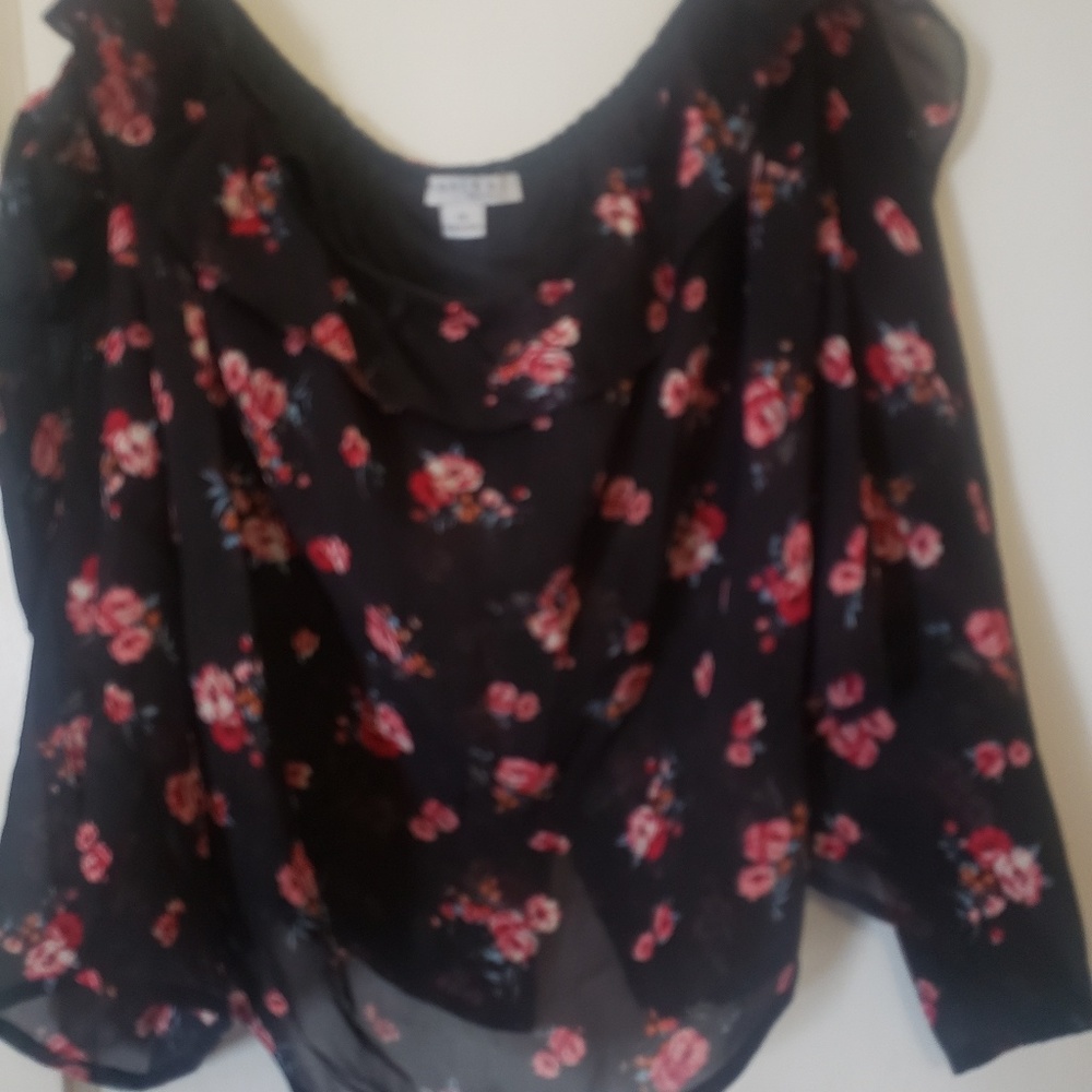 Off the shoulder  bell sleeve shirt